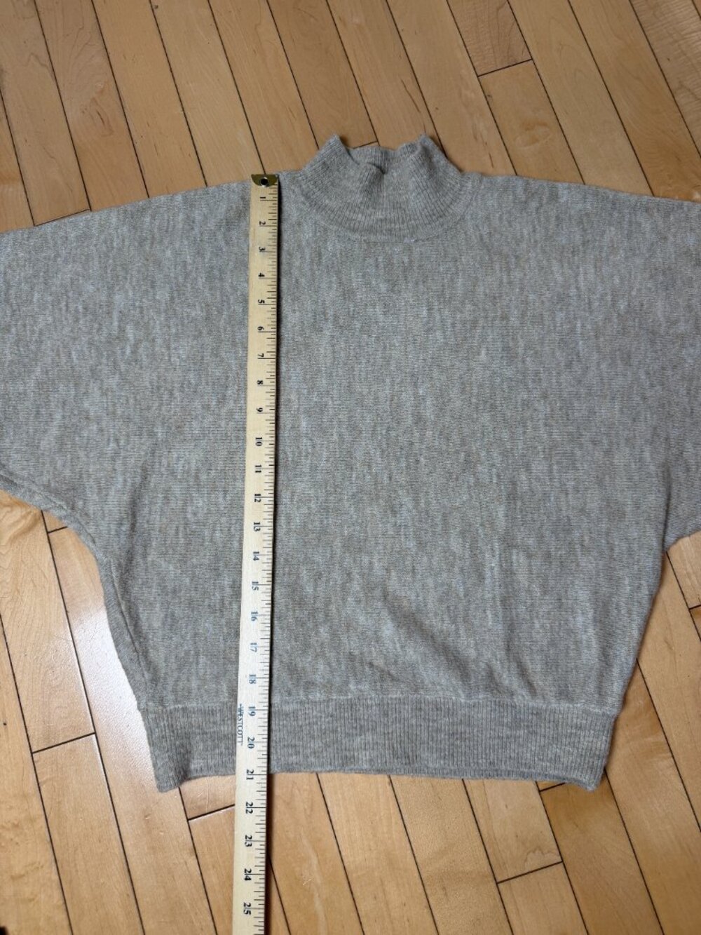 H&M Mock Neck Oatmeal Tan Bat Wing Sweater Neutral Size Small - Picture 6 of 11